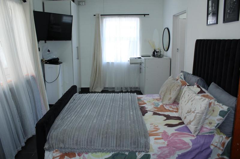 7 Bedroom Property for Sale in Vasco Estate Western Cape